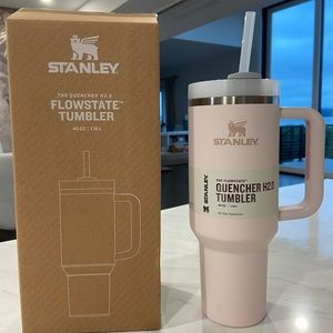 Brand New Stanley Quencher H2.0 Rose Quartz 40oz NWT